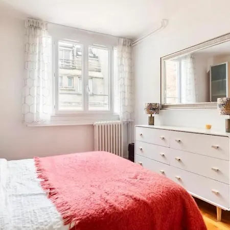 Spacious Moderne & Design 16em Arrondissement Apartment Paris
